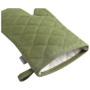 lose-up of non-slip textured surface on oven mitts, offering a secure grip on hot pots and pans.