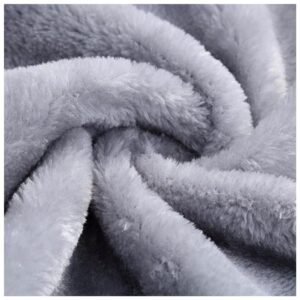 Fleece lining and ribbed cuffs keep you warm and insulated during cold weather.